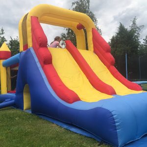 Dmuchaniec z podwójną zjeżdzalnią ( do 10lat )